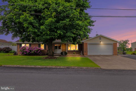 Photo of 50 Eisenhower Dr, CHAMBERSBURG, PA 17201 (MLS # PAFL2033878)
