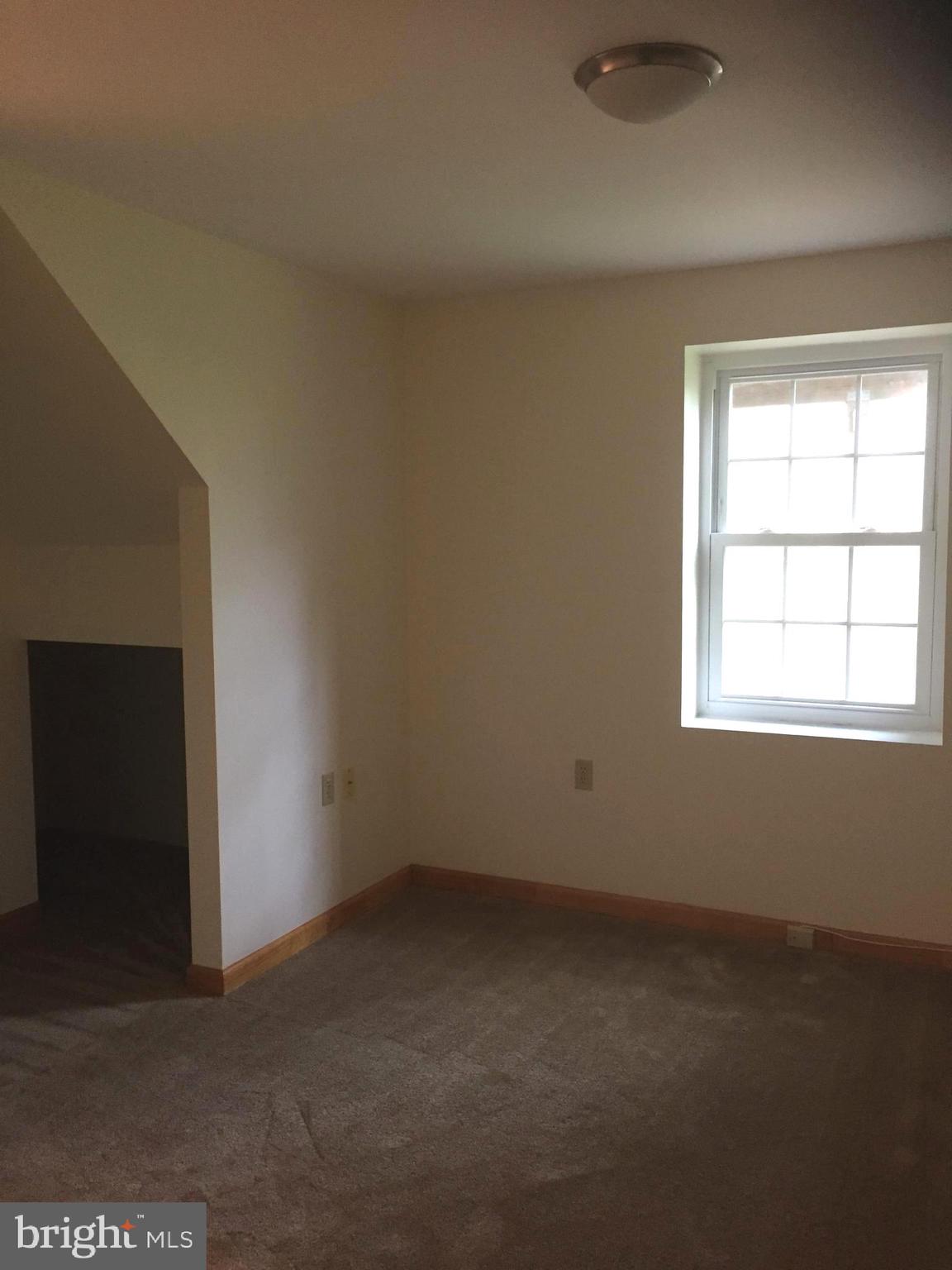 KINGS SQUARE - Residential Lease