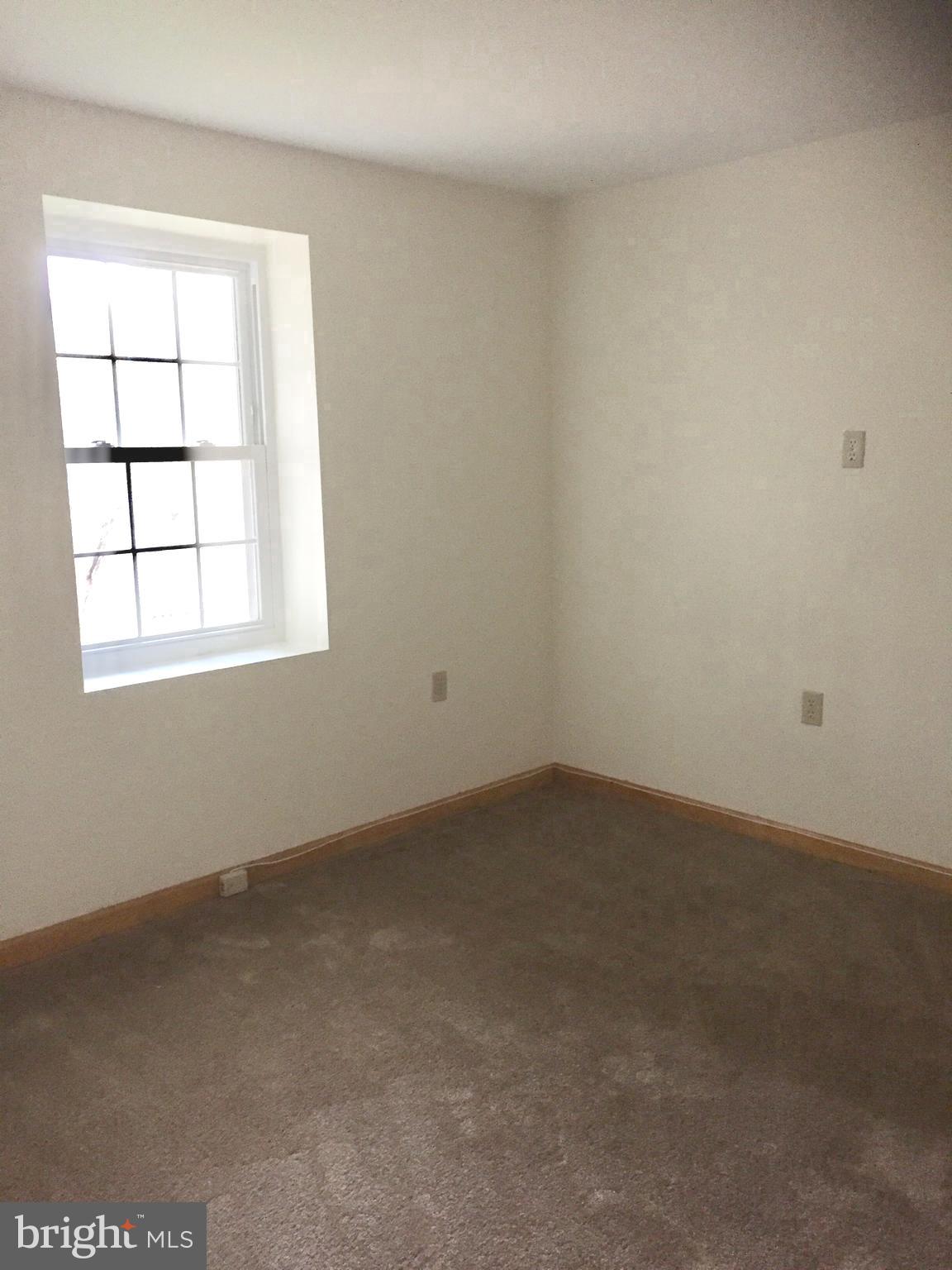 KINGS SQUARE - Residential Lease