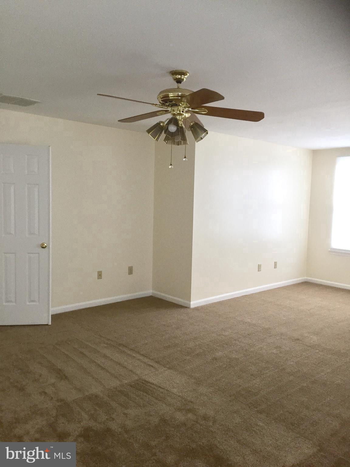 KINGS SQUARE - Residential Lease