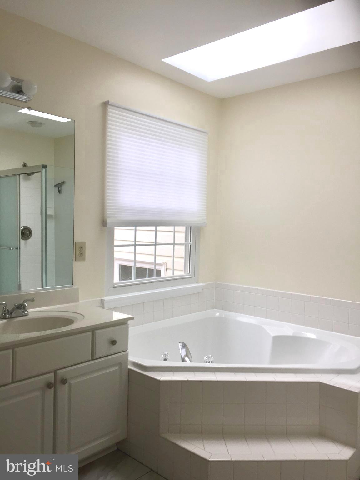 KINGS SQUARE - Residential Lease