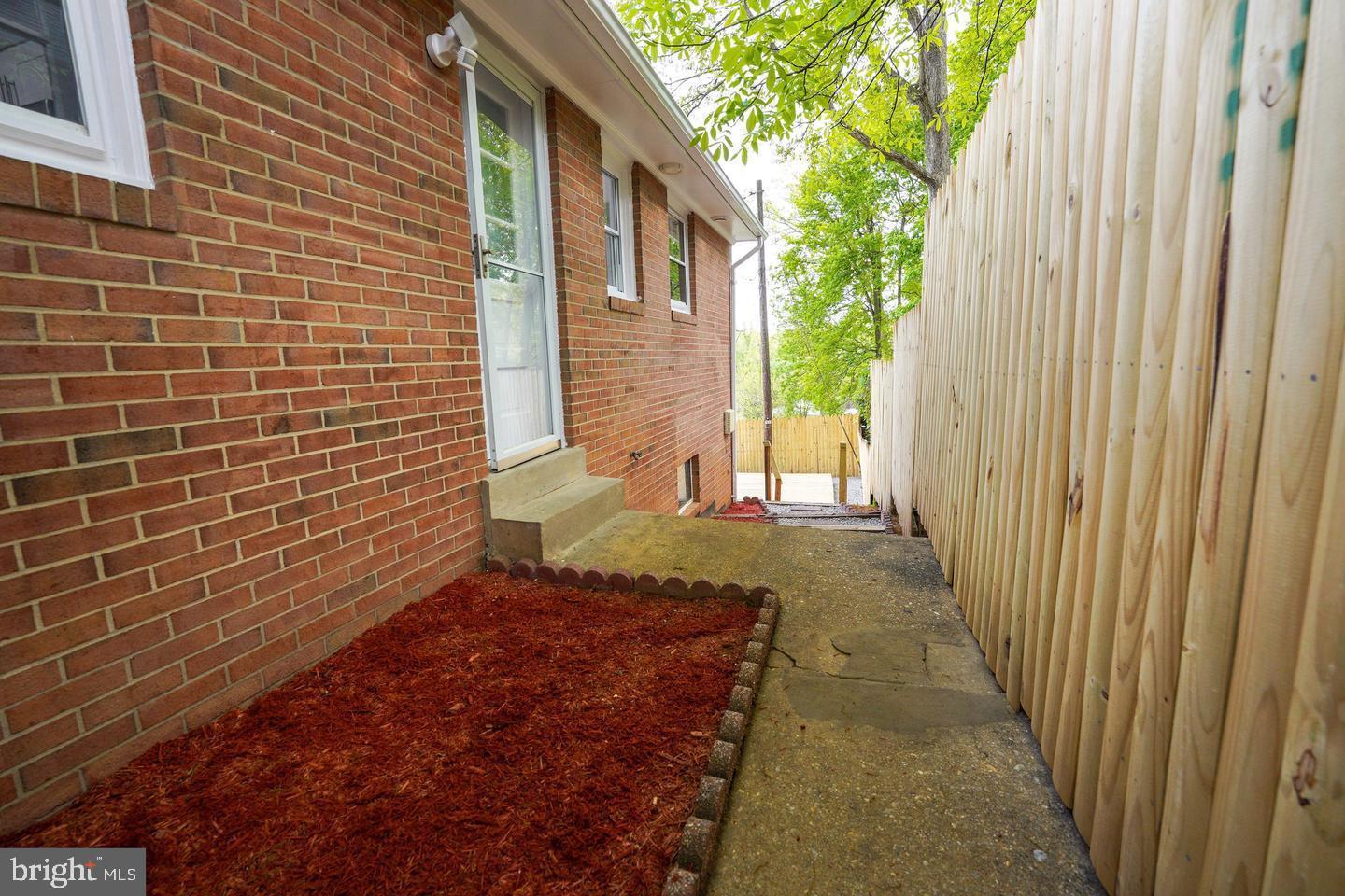 WEYANOKE - Residential Lease