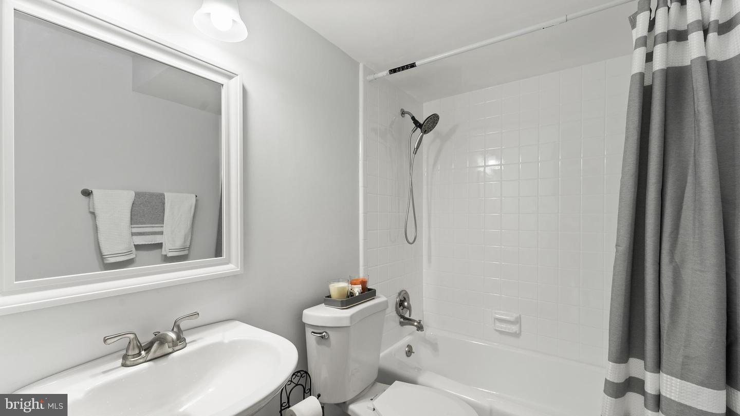 WEYANOKE - Residential Lease