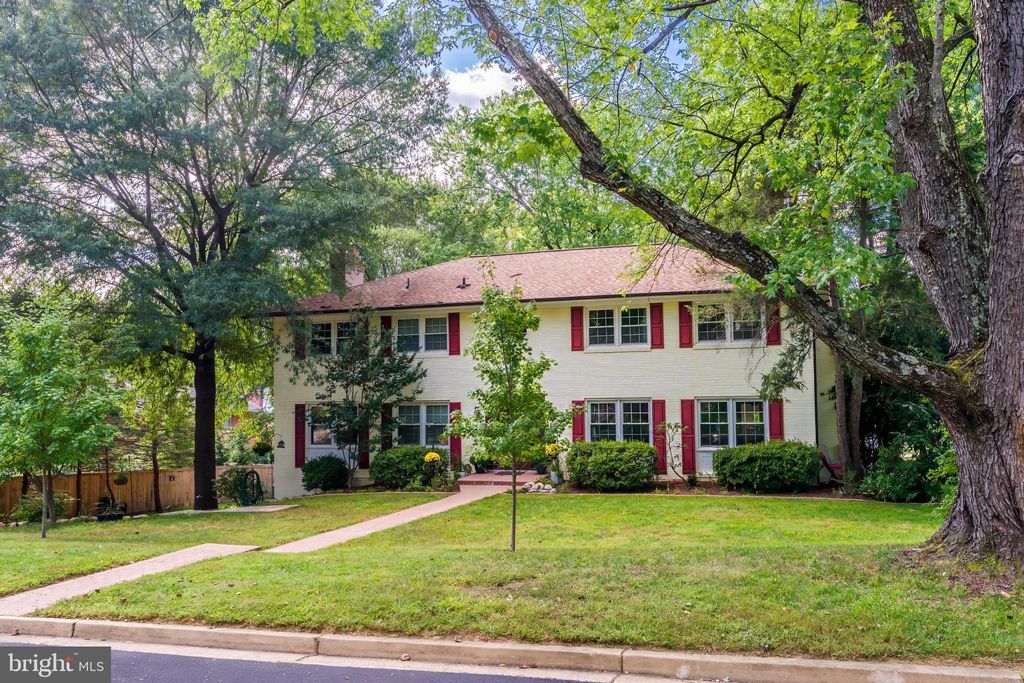 Photo of 6161 Hardy Drive, MCLEAN, VA 22101 (MLS # VAFX2286850)