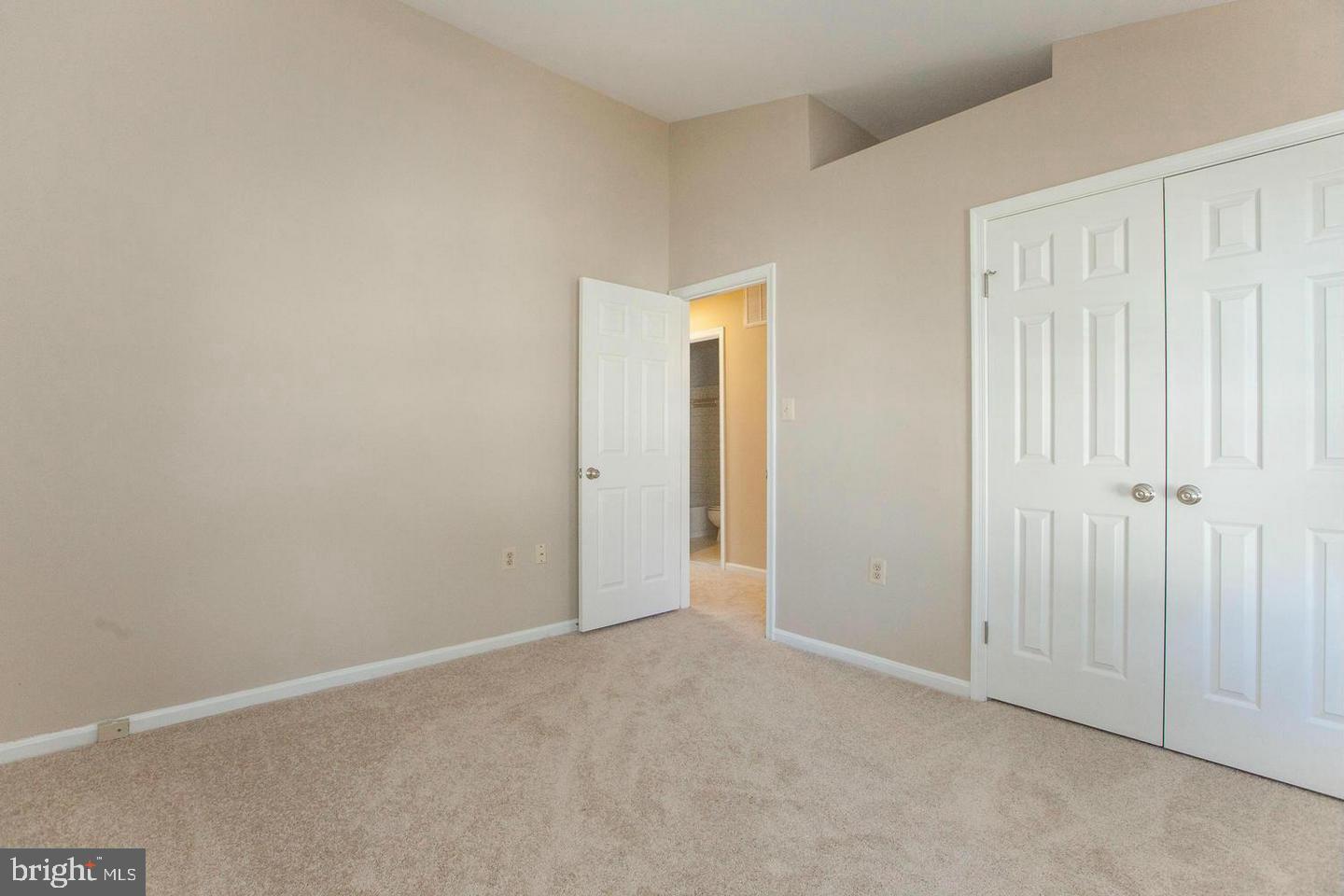 CENTER TERRACE - Residential Lease