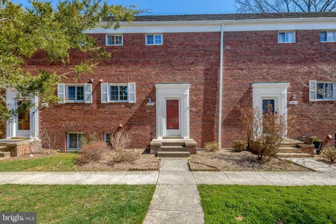 1919 N Quaker Lane, Alexandria, VA MLS: VAAX2043002