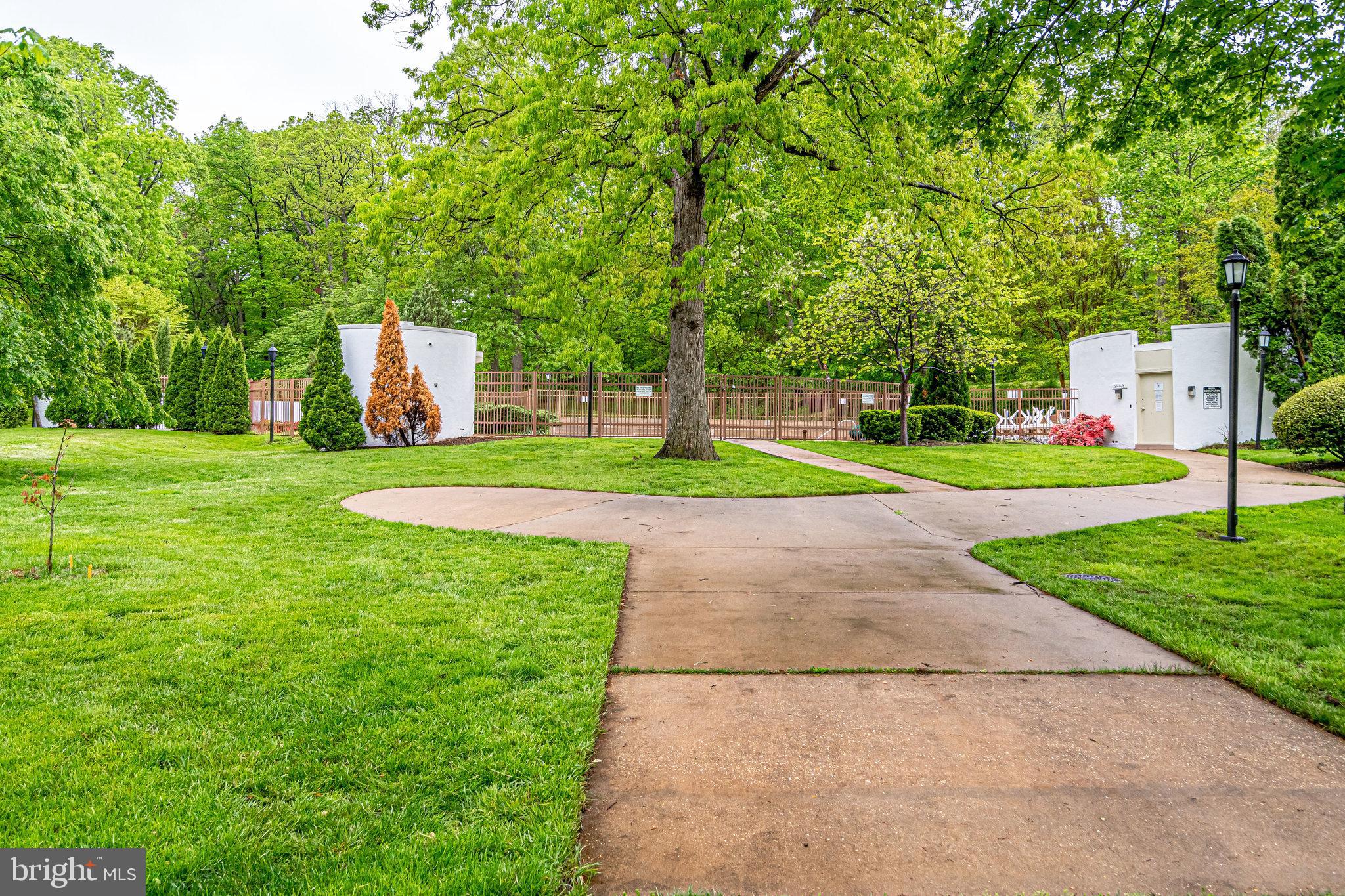 1919 N QUAKER LANE
