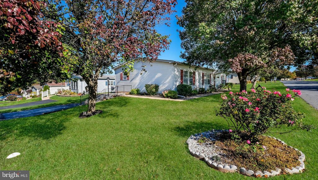 Photo of 10 Bentwood Ct W, HARLEYSVILLE, PA 19438 (MLS # PAMC2157722)