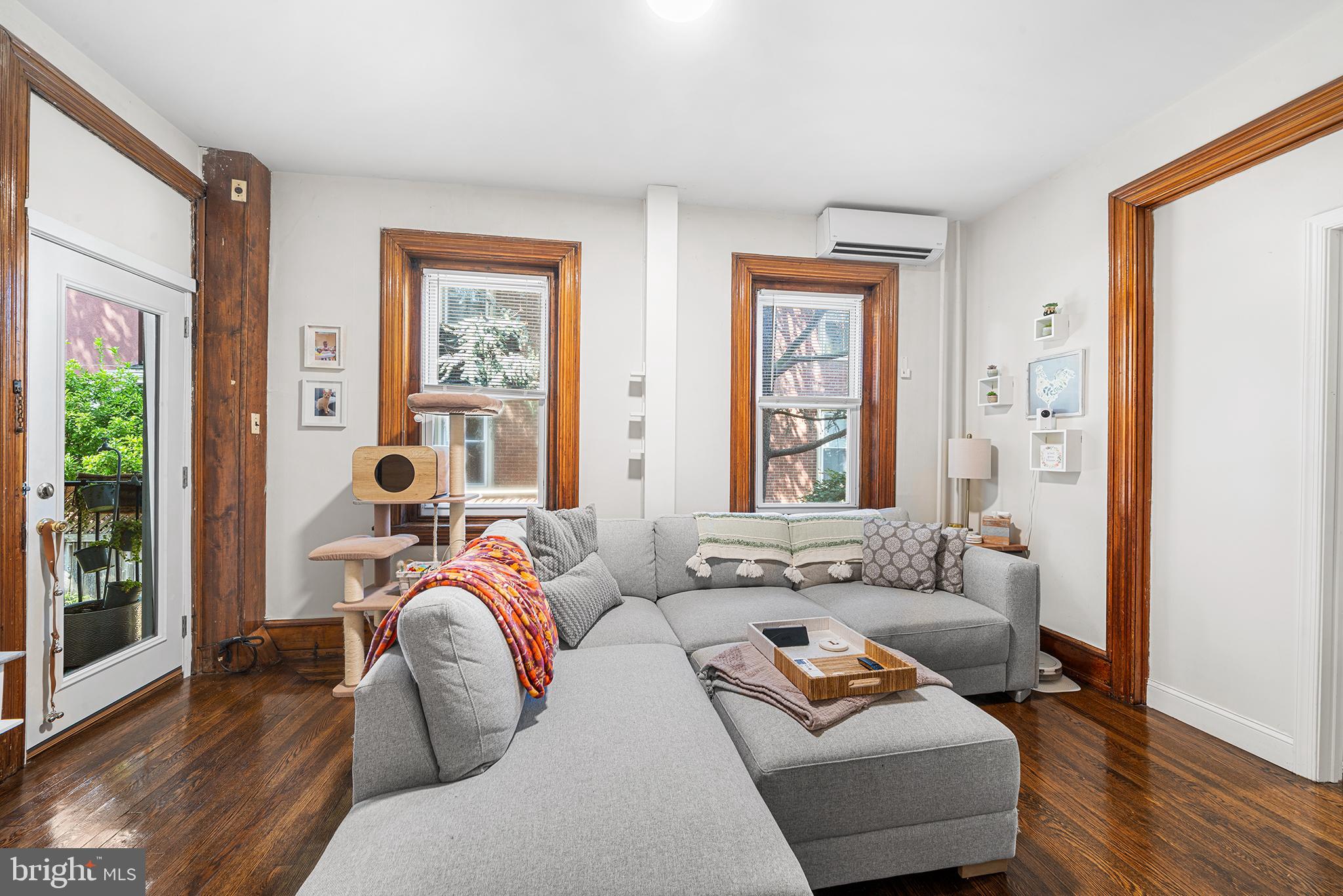 109 W 4TH AVENUE