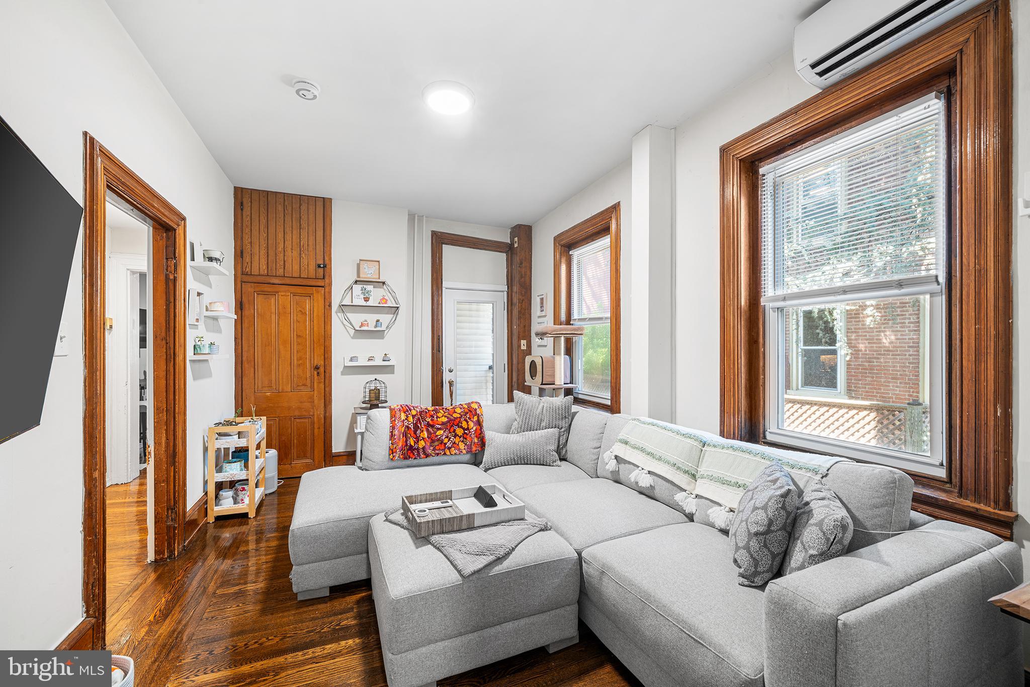109 W 4TH AVENUE