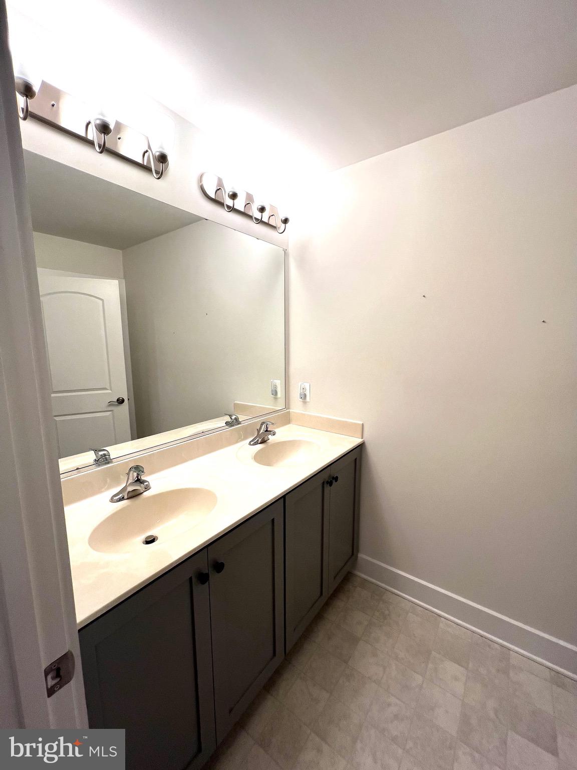 SNADER'S SUMMIT - Residential Lease