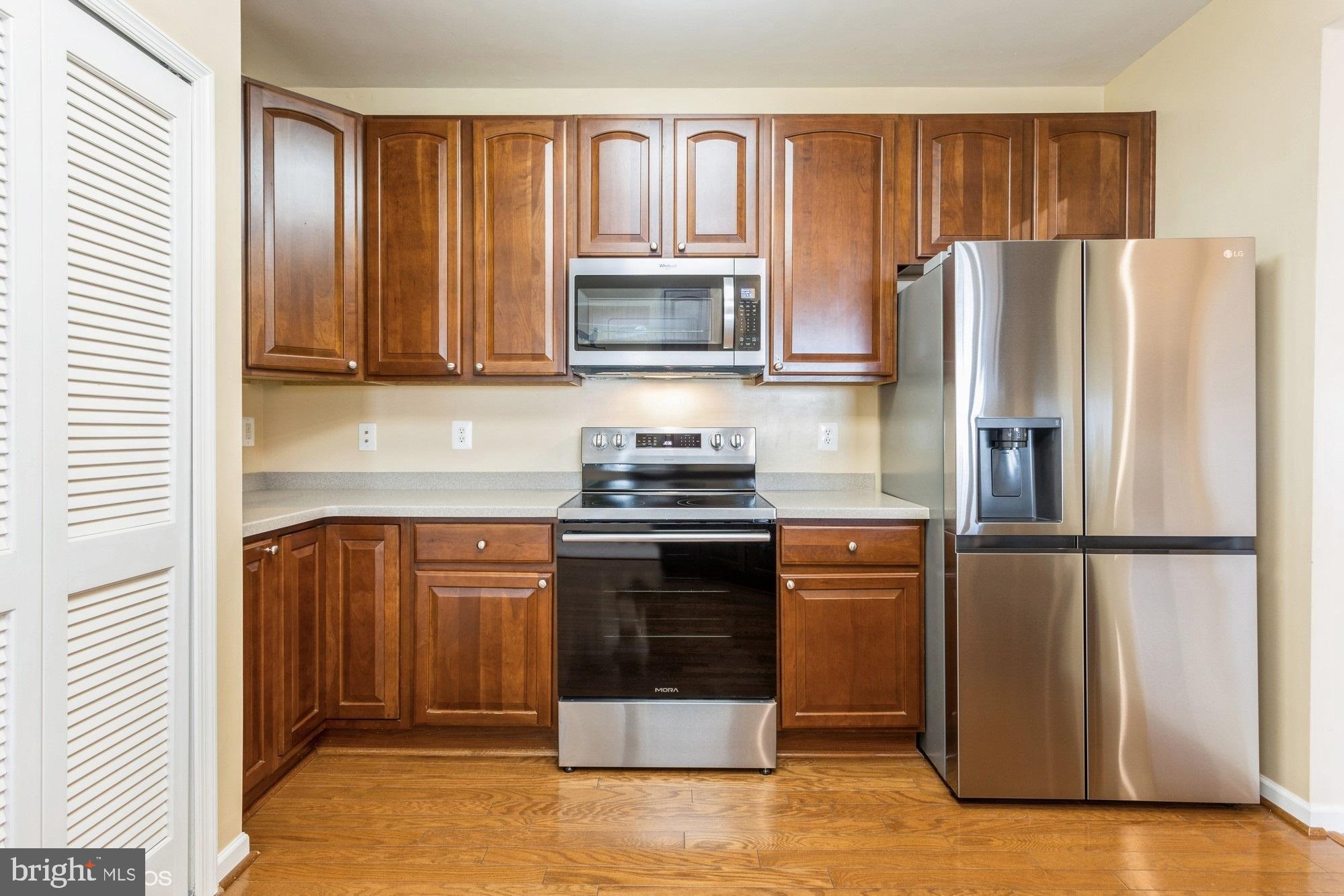 HEARTHSTONE AT VILLAGE CREST CONDOMINIUMS - Residential