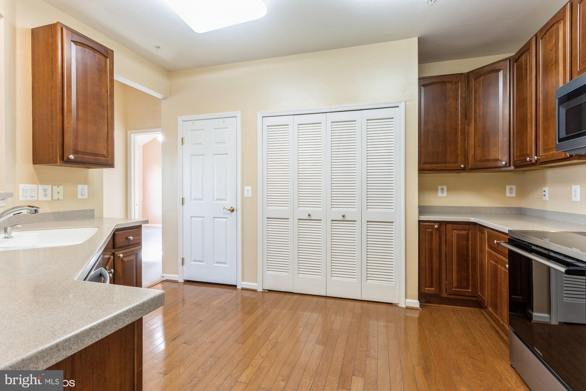 HEARTHSTONE AT VILLAGE CREST CONDOMINIUMS - Residential