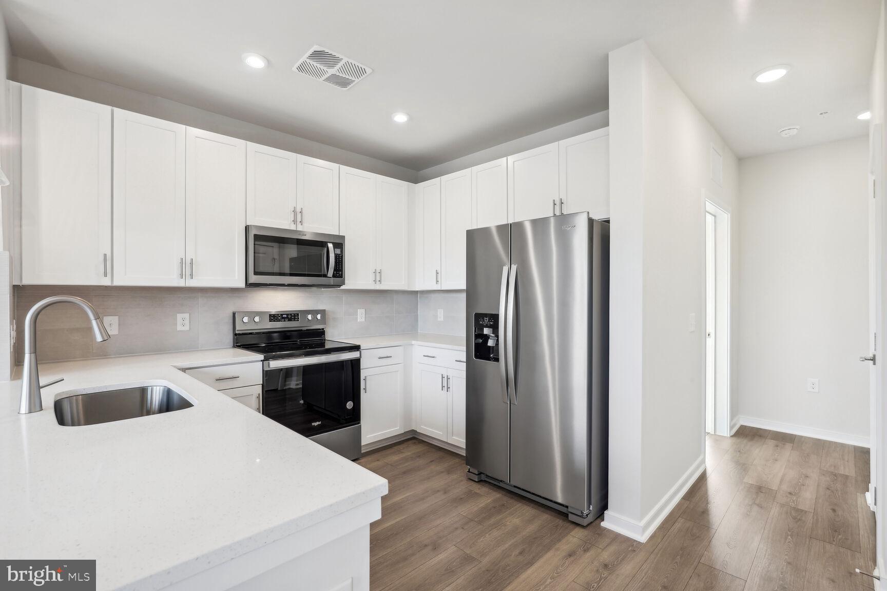 POTOMAC STATION MARKETPLACE - Residential