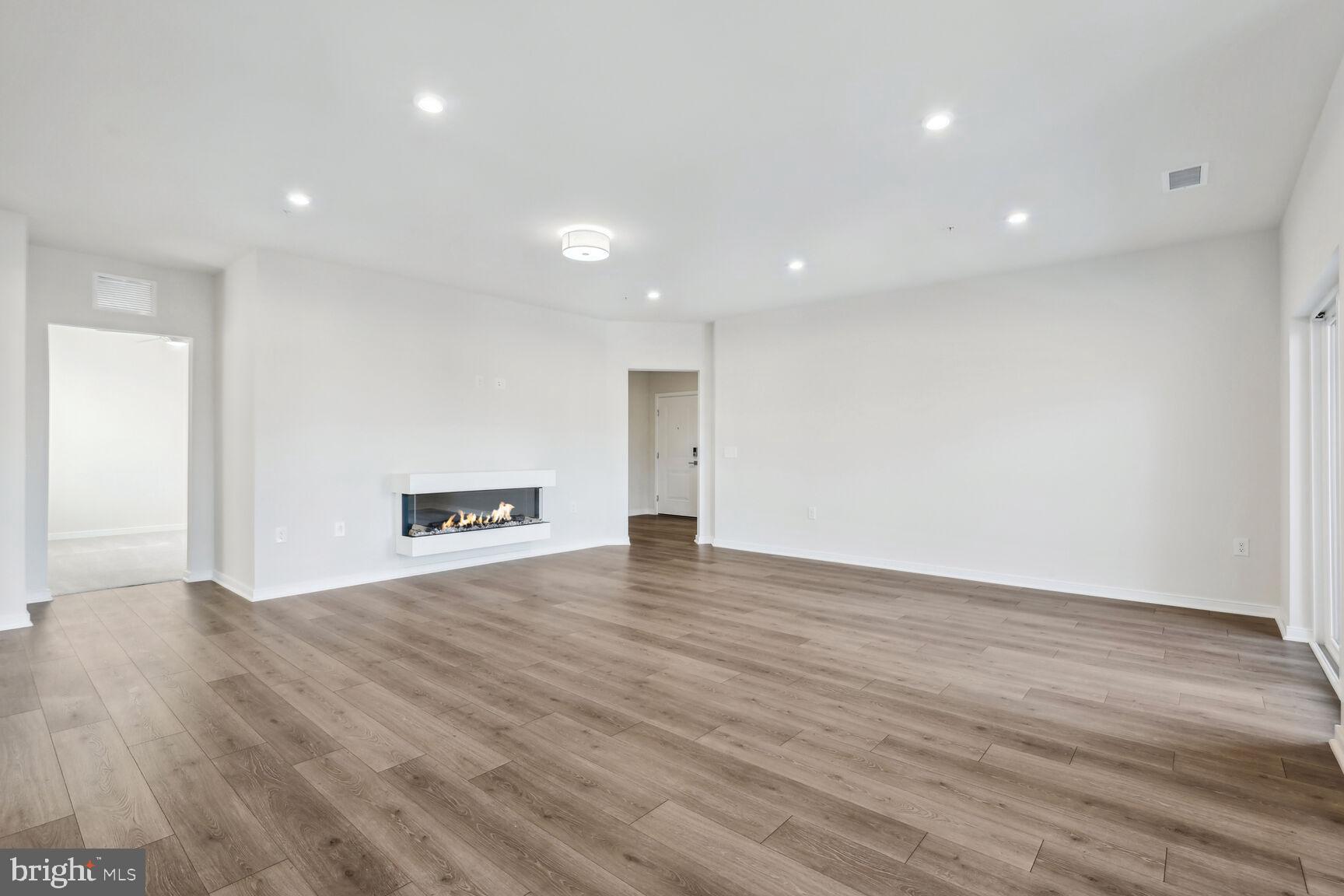 POTOMAC STATION MARKETPLACE - Residential