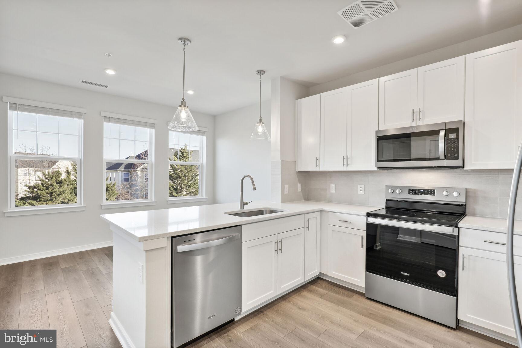 POTOMAC STATION MARKETPLACE - Residential