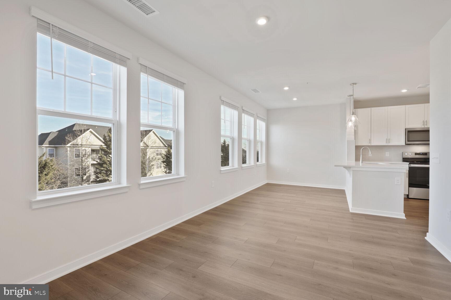 POTOMAC STATION MARKETPLACE - Residential