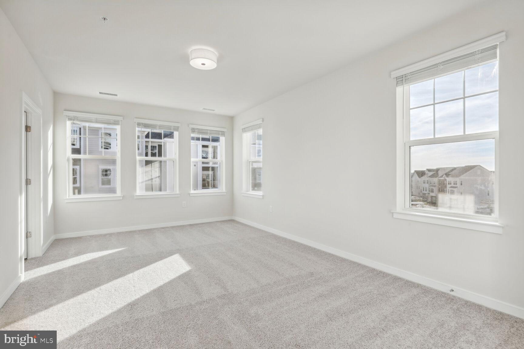 POTOMAC STATION MARKETPLACE - Residential