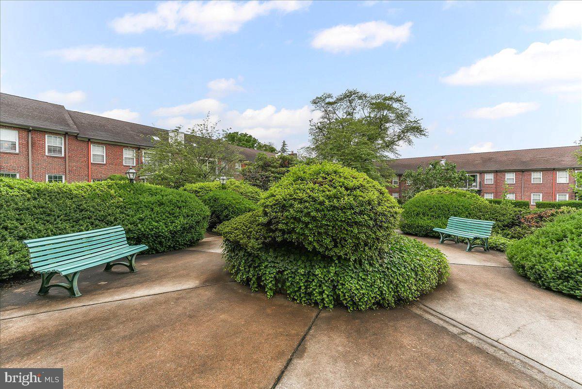 922 W MONTGOMERY AVENUE B-2