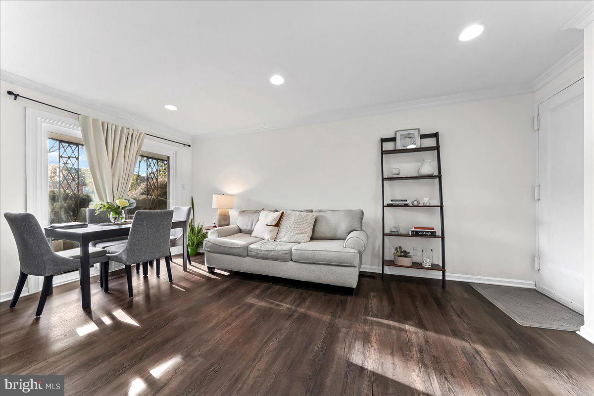 922 W MONTGOMERY AVENUE B-2