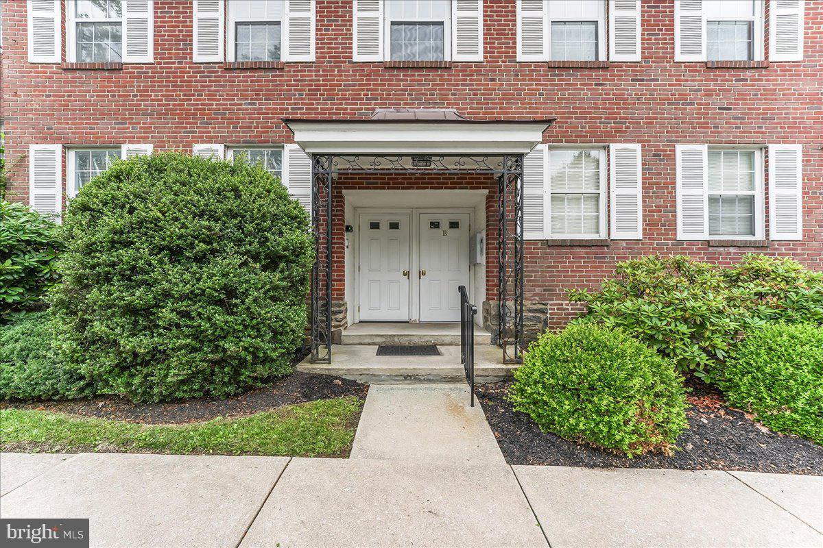 922 W MONTGOMERY AVENUE B-2