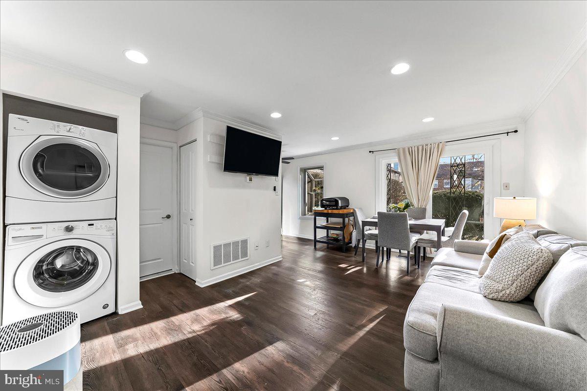 922 W MONTGOMERY AVENUE B-2