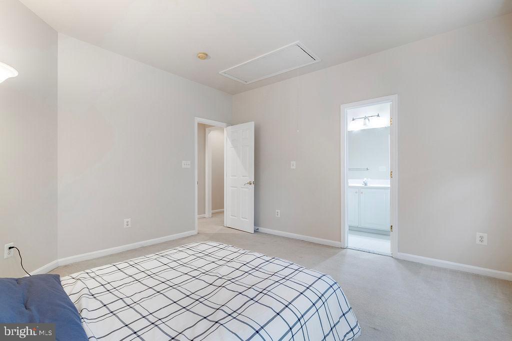 LANSDOWNE ON THE POTOMAC - Residential Lease