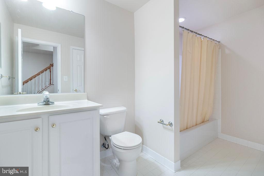 LANSDOWNE ON THE POTOMAC - Residential Lease