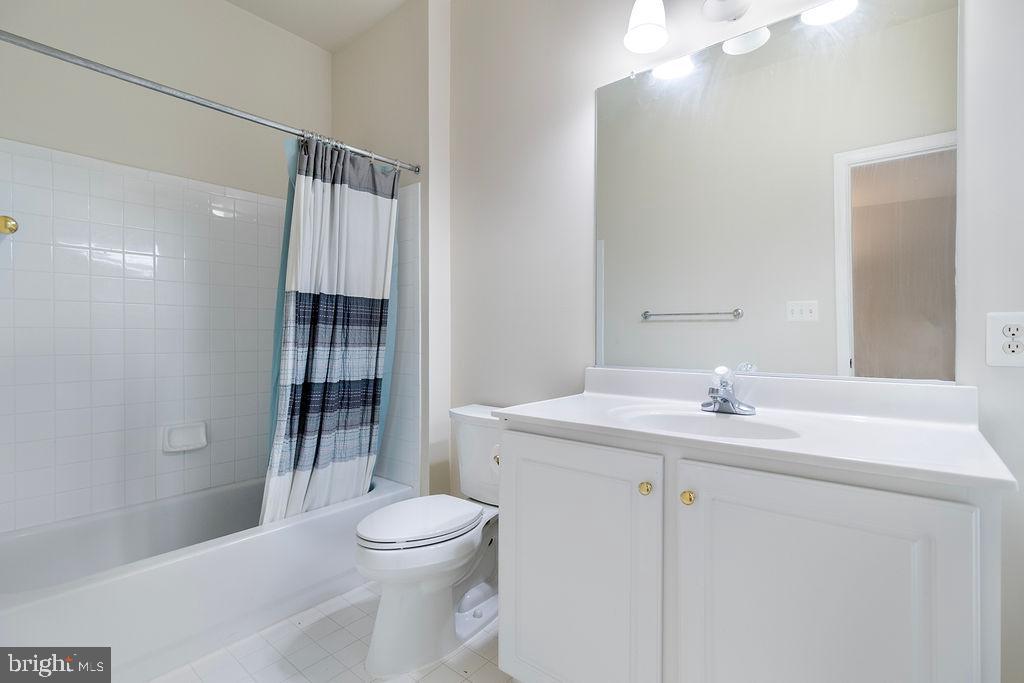 LANSDOWNE ON THE POTOMAC - Residential Lease