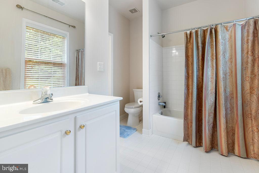 LANSDOWNE ON THE POTOMAC - Residential Lease