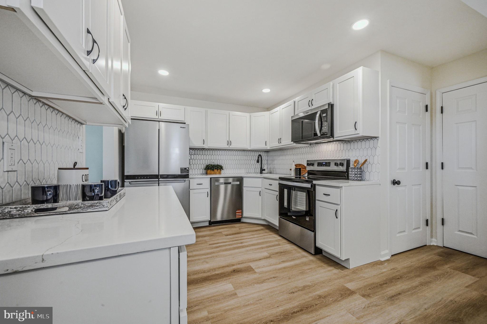 ROLLING HILLS (CHESAPEAKE ISLE) - Residential