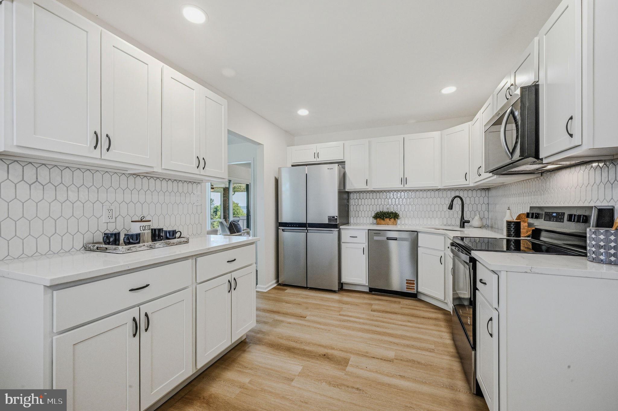 ROLLING HILLS (CHESAPEAKE ISLE) - Residential