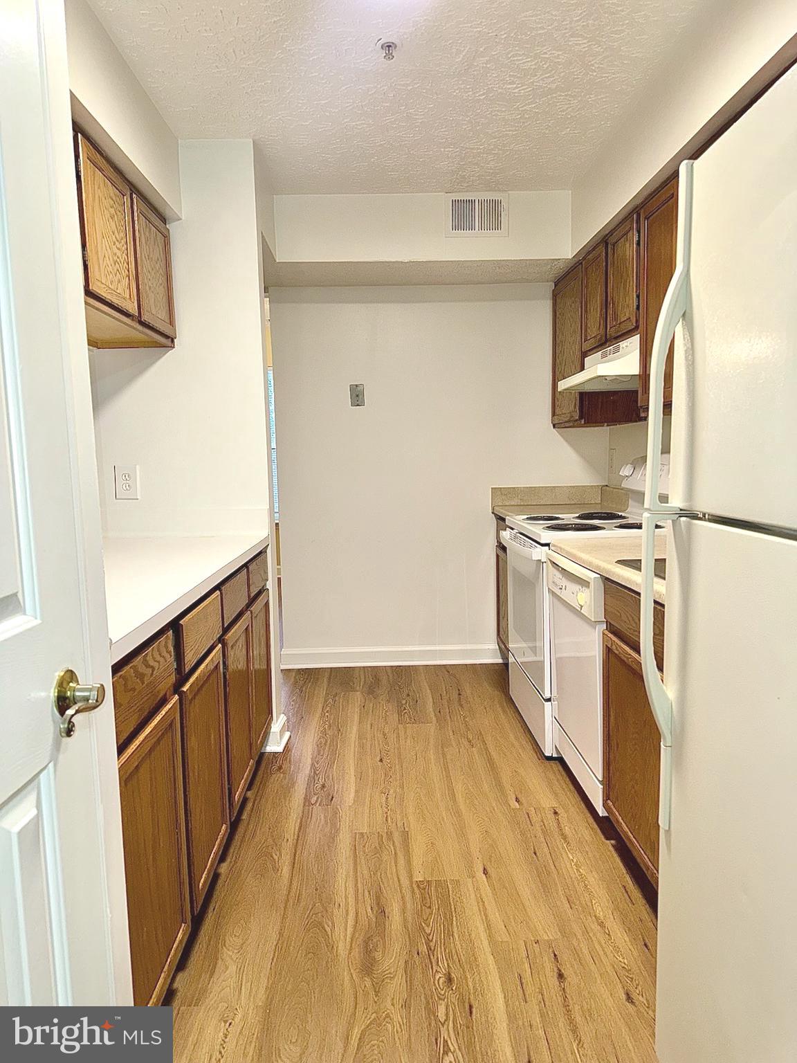 BRINKLEY OVERLOOK - Residential Lease