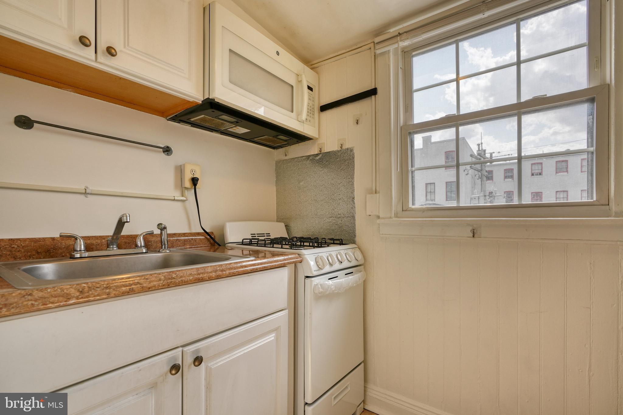 MOUNT VERNON PLACE HISTORIC DISTRICT - Residential Lease