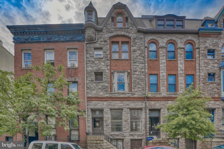 Conveniently located studio apartment in Historic Mount Vernon available for immediate move-in. Laundry in building. Just mins away from Penn Station, University of Baltimore, restaurants, shopping and more!