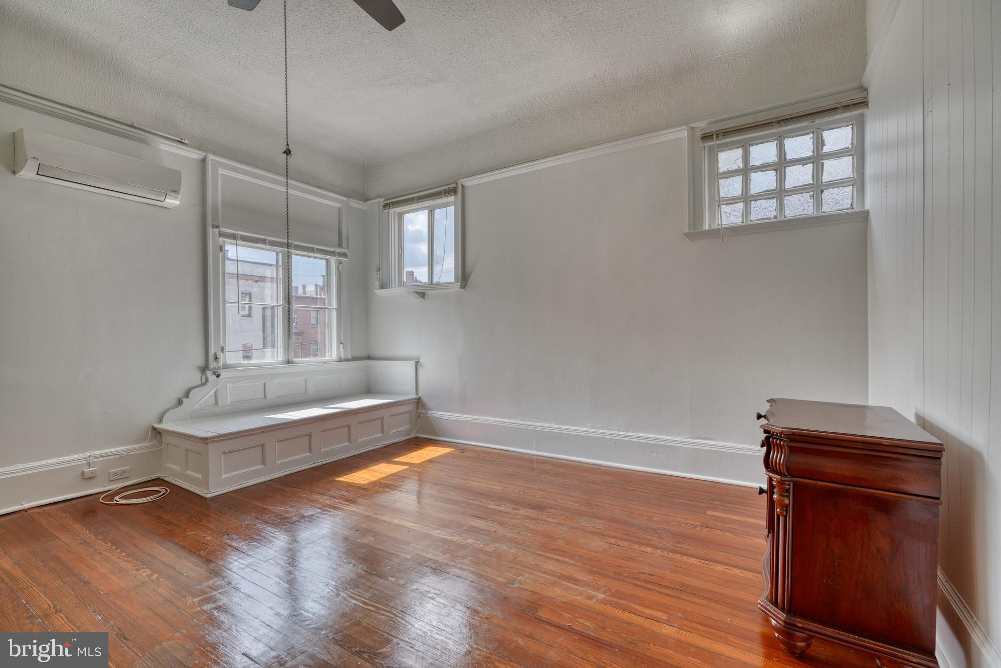 MOUNT VERNON PLACE HISTORIC DISTRICT - Residential Lease