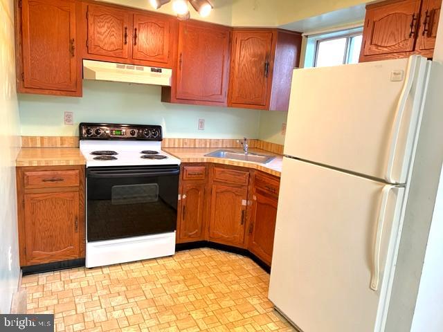 CRESTWOOD VILLAGE - Residential