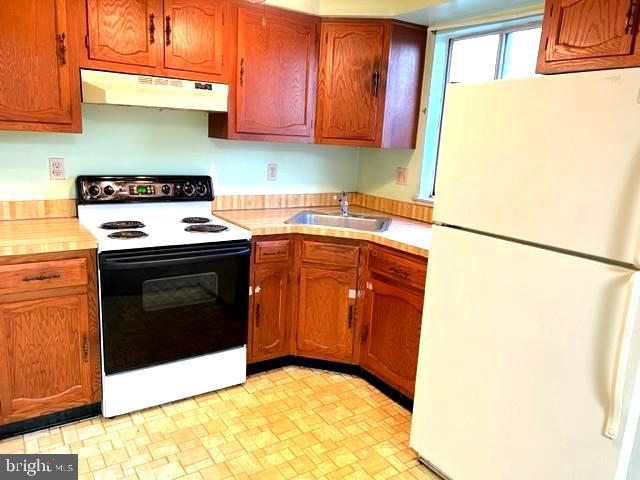 CRESTWOOD VILLAGE - Residential