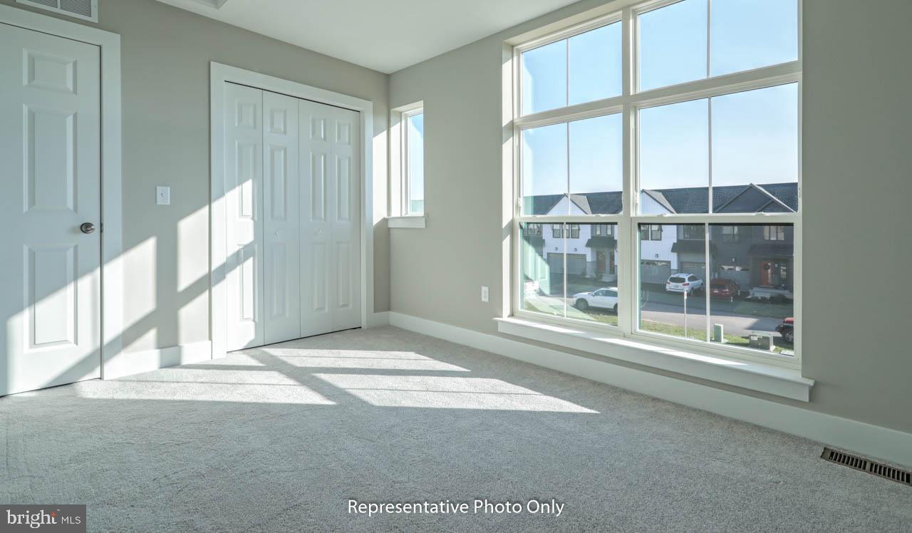 MADISON COURT - Residential