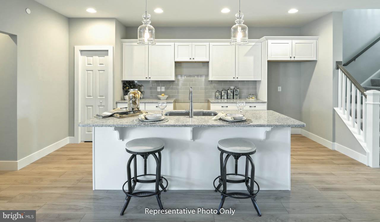 MADISON COURT - Residential