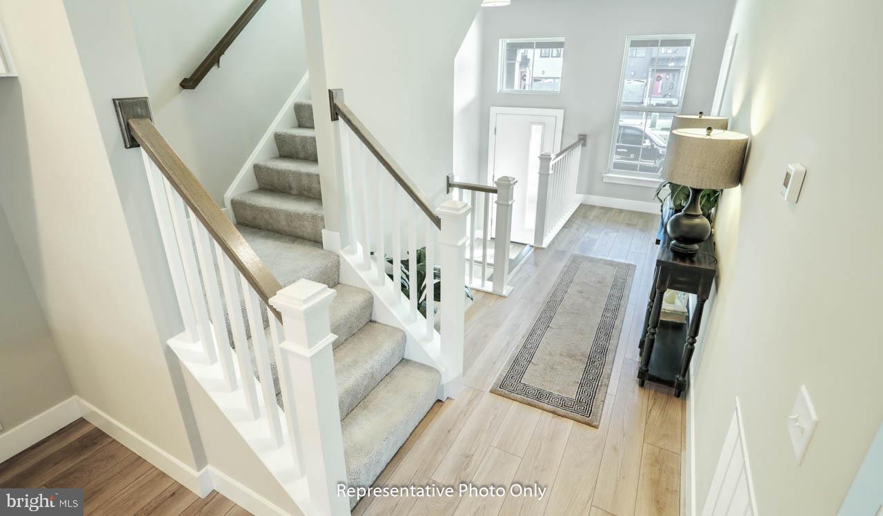 MADISON COURT - Residential