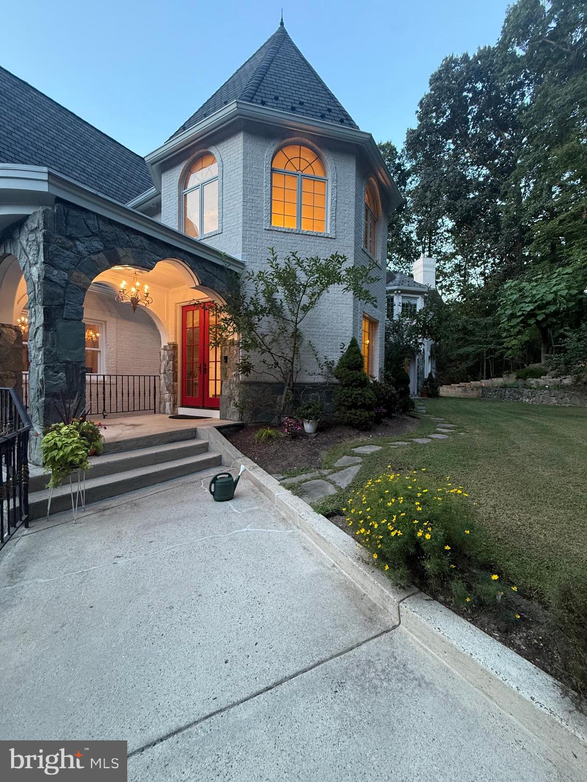 10900 WOODLEAF LANE