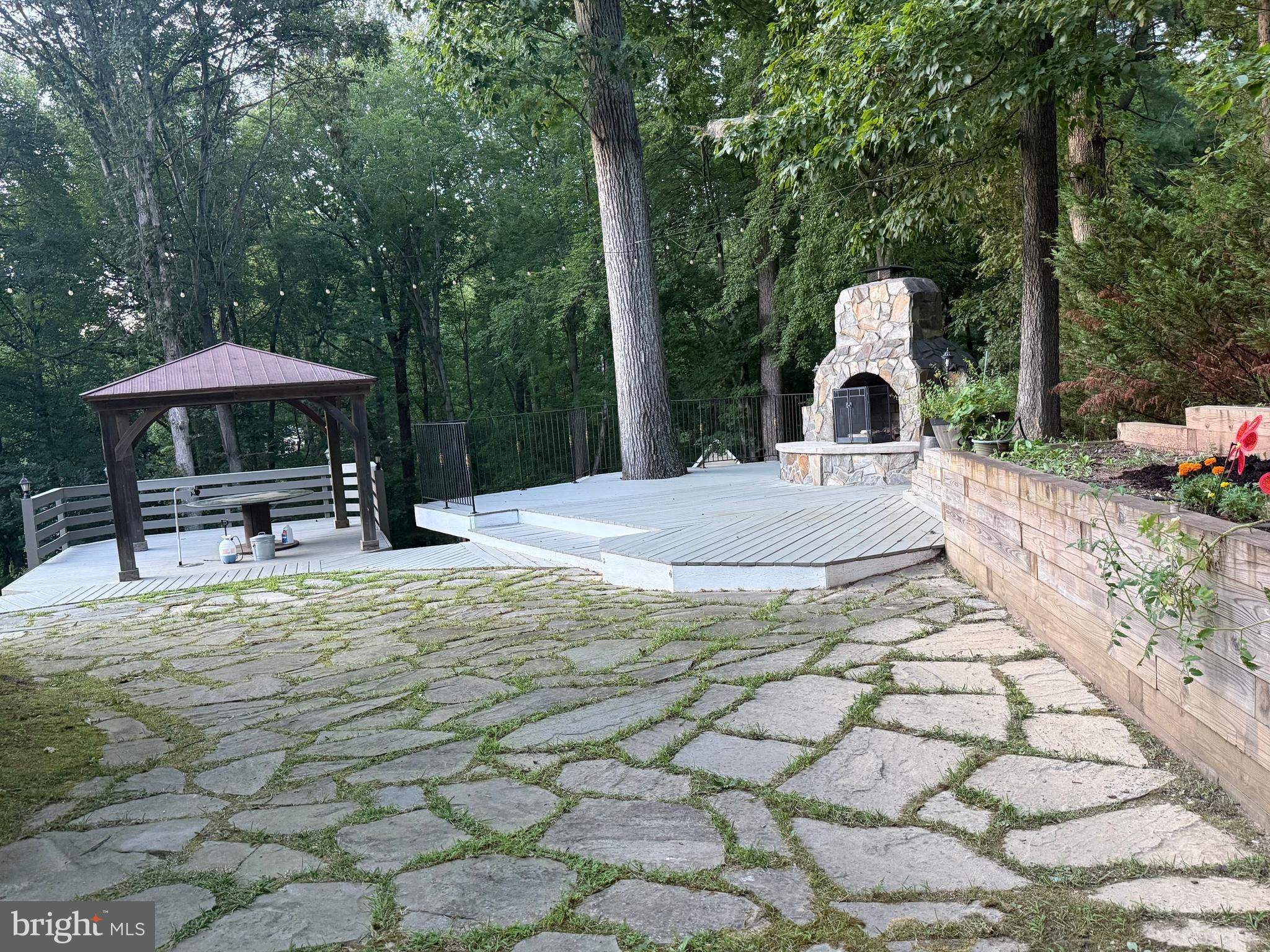 10900 WOODLEAF LANE