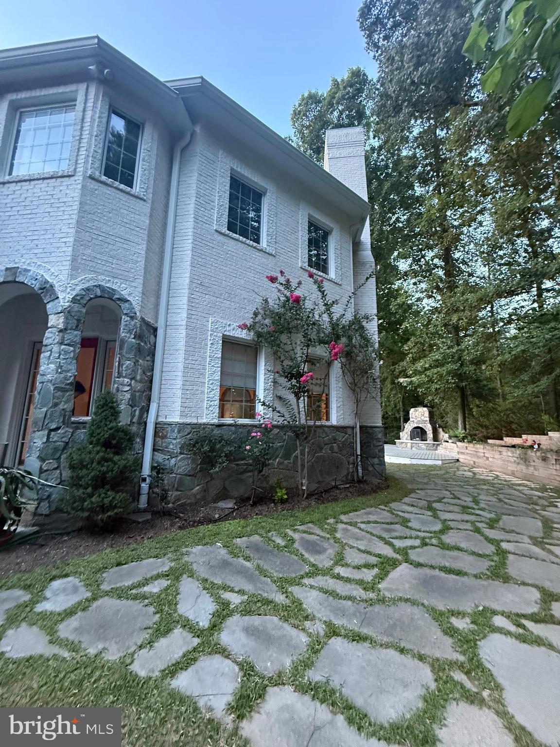 10900 WOODLEAF LANE
