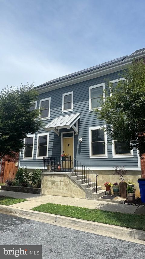 Photo of 25 6th Street W, FREDERICK, MD 21701 (MLS # MDFR2084508)
