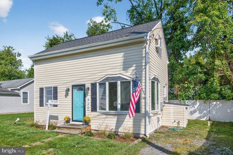 Homes For Sale - 520 Ark Haven Road<br/> TRACYS LANDING, MD 20779