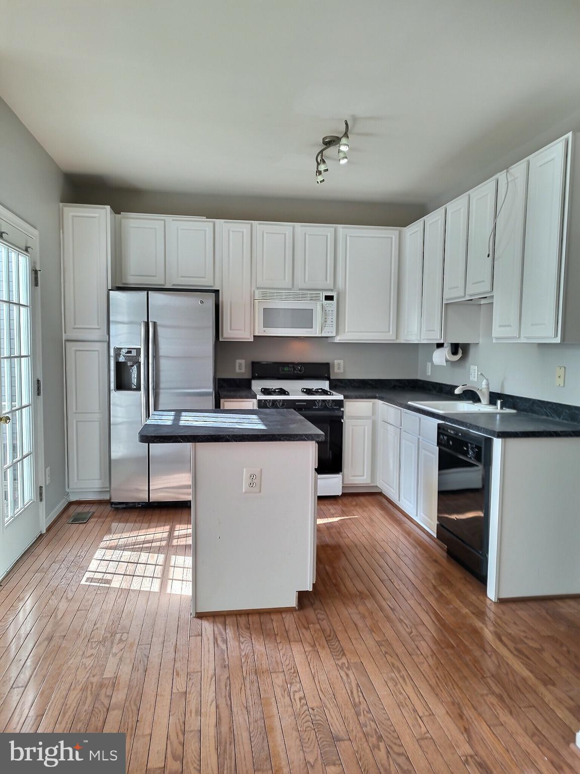 JEFFERSON VILLAGE - Residential Lease