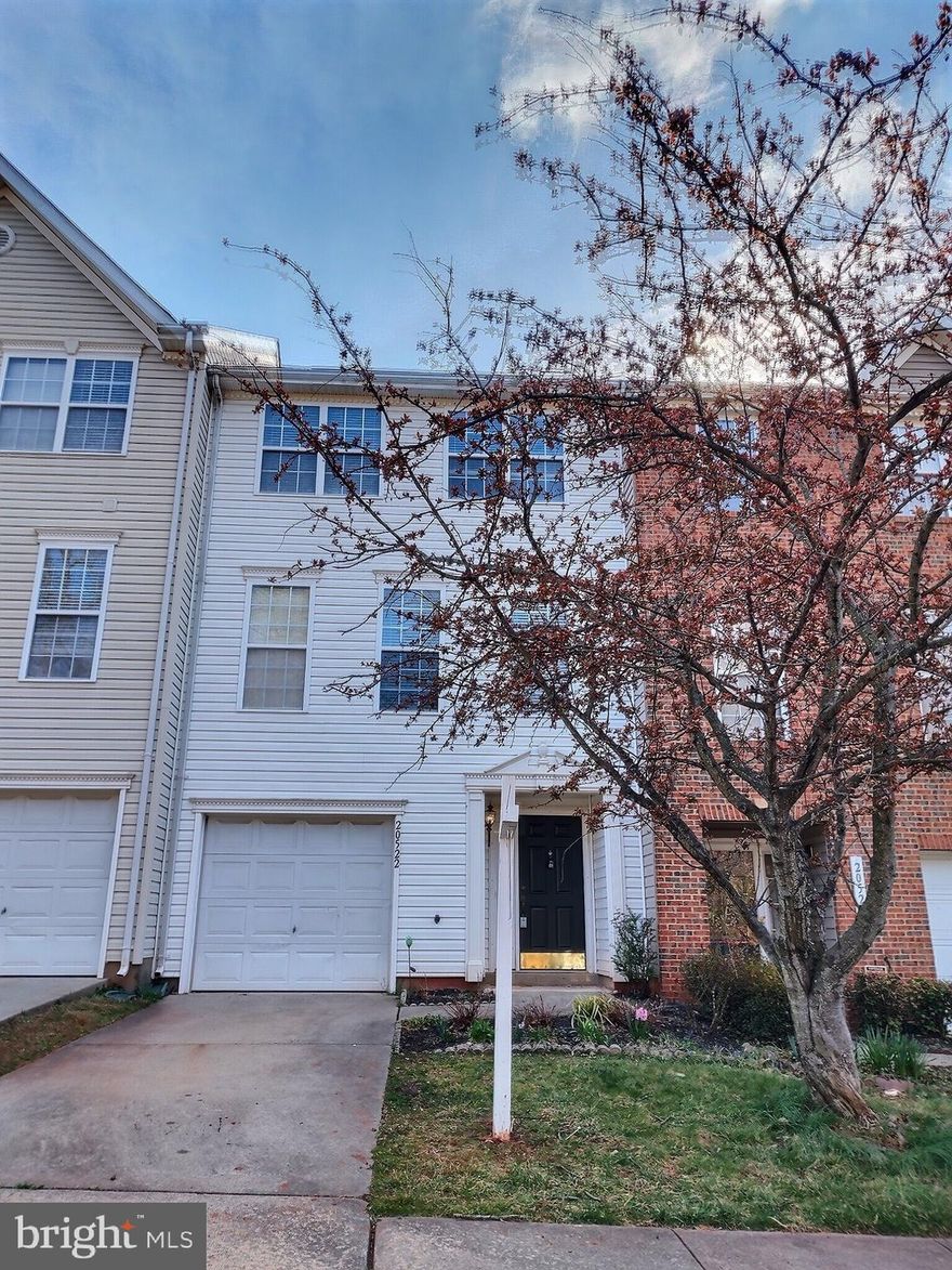 Well-maintained and turn-key rental property in Sterling. Right off of both Rt7/Rt28 making this a commuter's dream. Upgraded flooring throughout and freshly painted. Available by mid-January and somewhat negotiable.