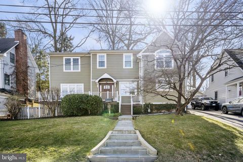 Photo of 4608 WINDSOR LN, BETHESDA, MD 20814 (MLS # MDMC2082264) Photo of 4608 WINDSOR LN, BETHESDA, MD 20814 (MLS # MDMC2082264)