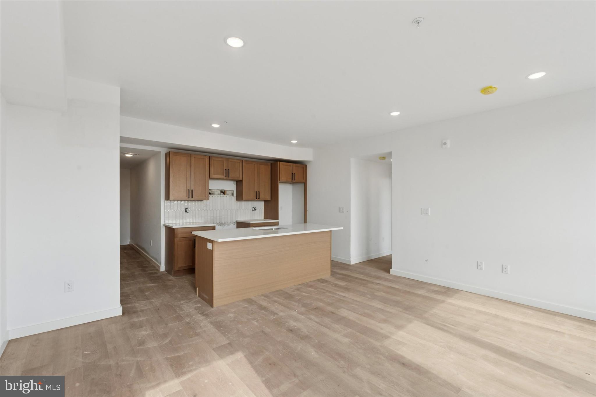 QUEEN VILLAGE - Residential Lease